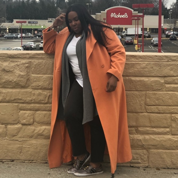 Floor length wool coat with belt - Picture 2 of 3